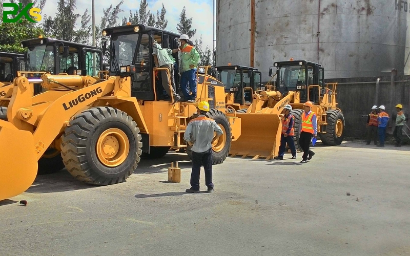 Hướng Dẫn Làm Chứng Chỉ Nghề Lái Máy Xúc Cẩu 2025